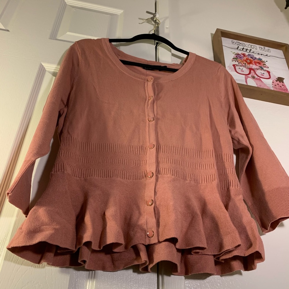 NWOT Ruffle pink Knit Buttoned jacket 🔥
